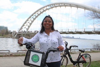 Lets-Discover-ON---Toronto-Humber-Bay---Petula-Bike-Share-at-arch